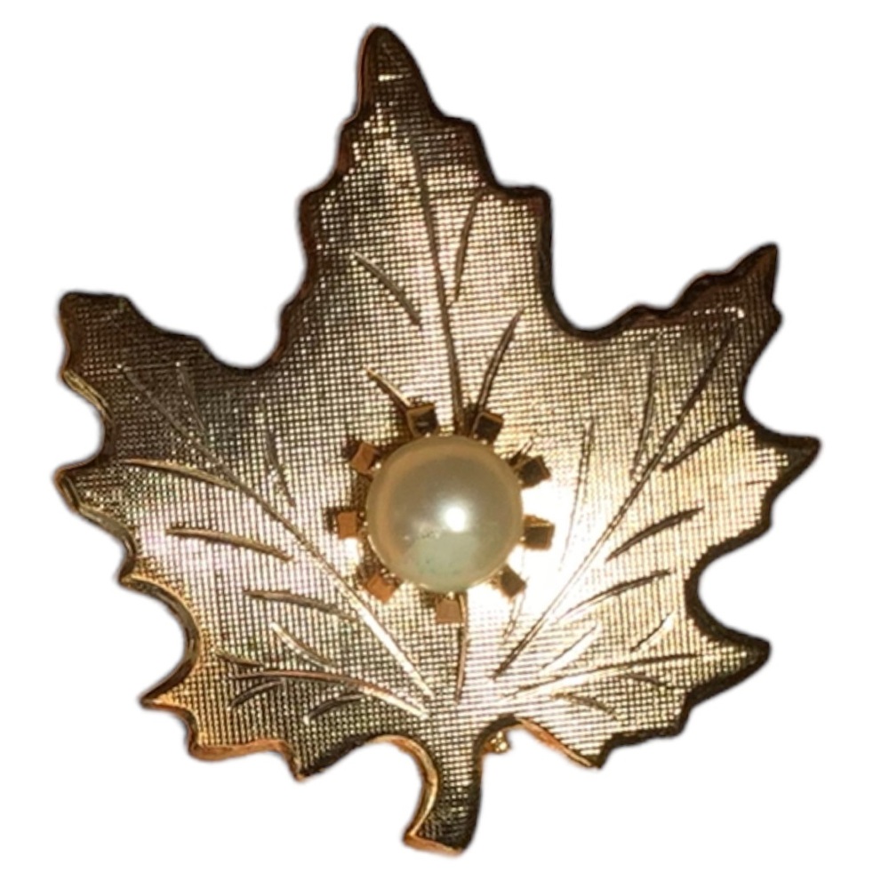 VTG Maple Leaf Pearl Jelly Belly Silver Tone Metal Brooch Lapel Pin Canada